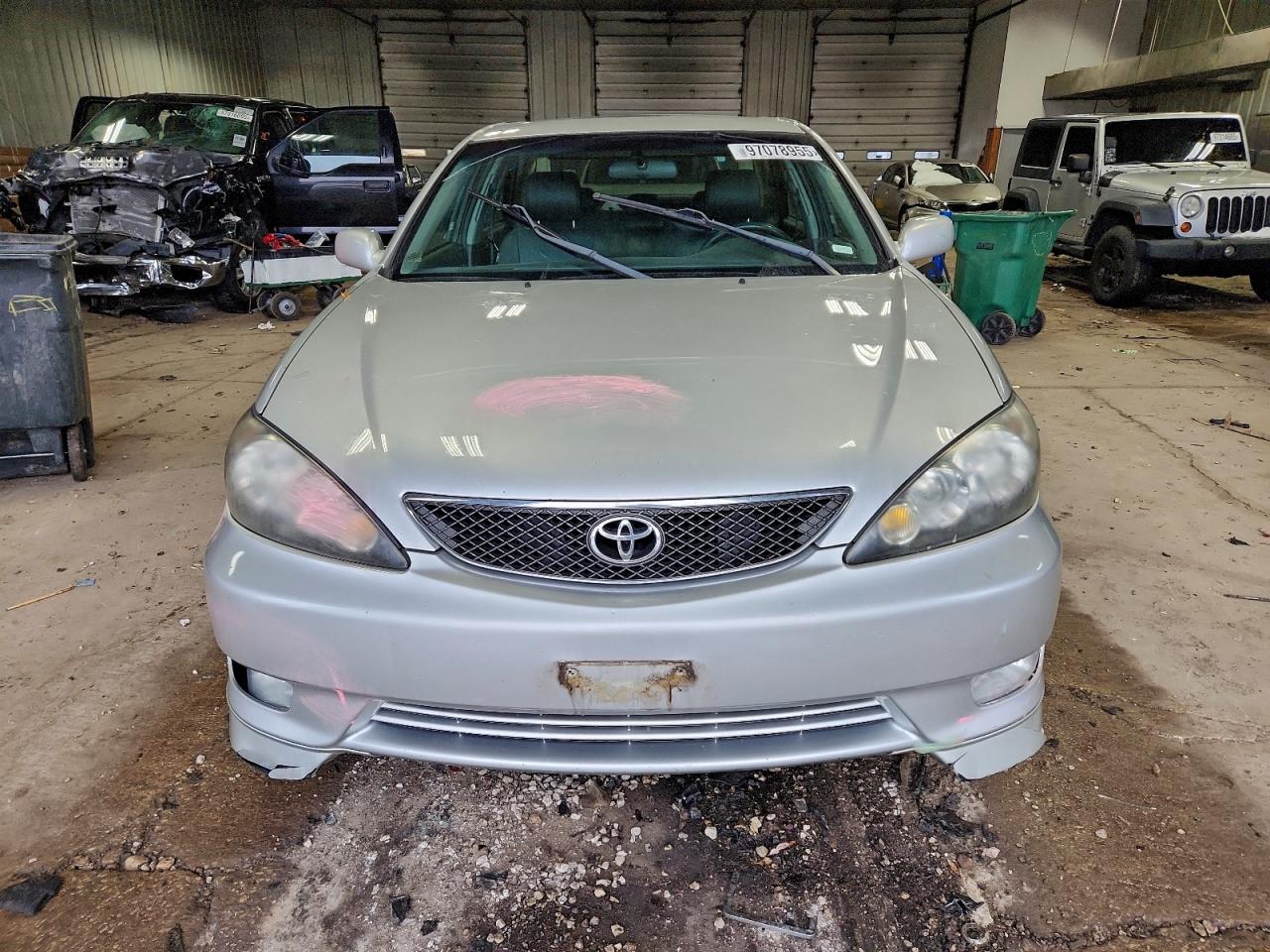 2006 TOYOTA CAMRY SE photo 5