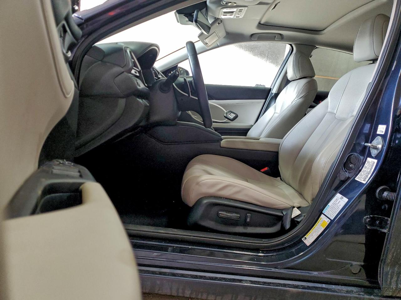 2019 HONDA INSIGHT TOURING photo 19