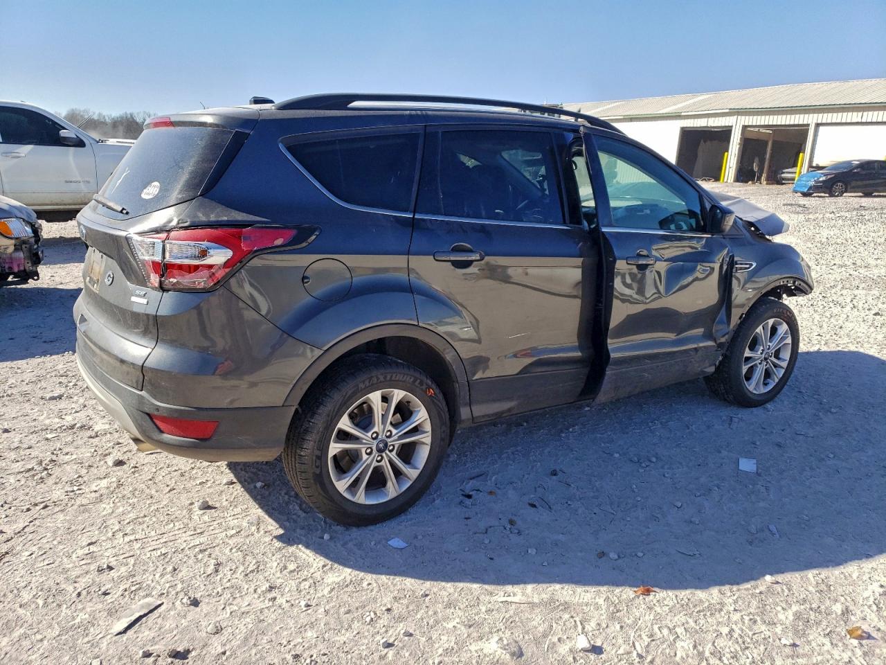 2017 FORD ESCAPE SE photo 5
