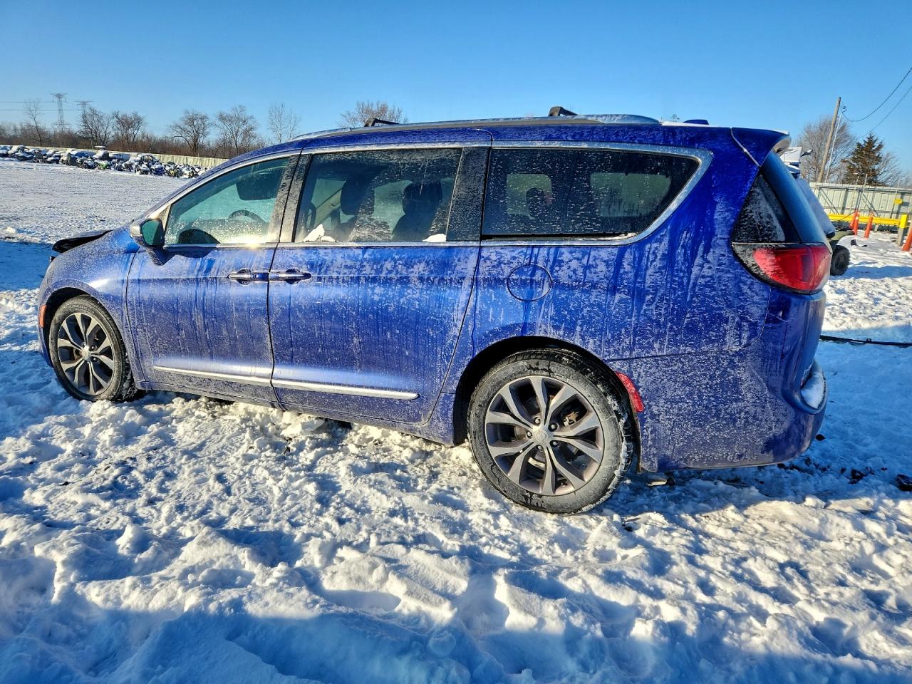 2019 CHRYSLER PACIFICA LIMITED photo 3