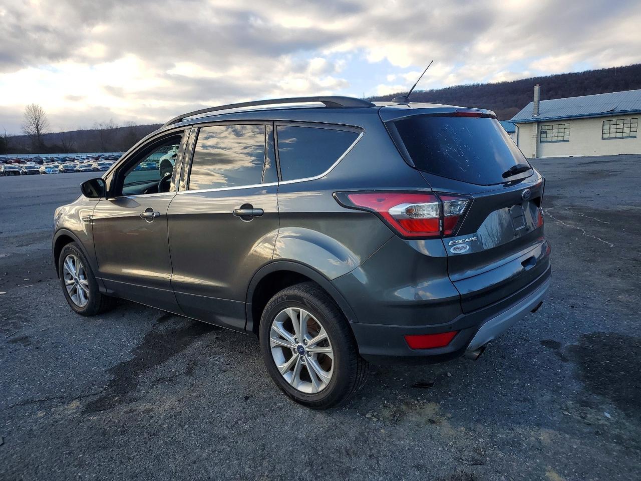 2017 FORD ESCAPE SE photo 4
