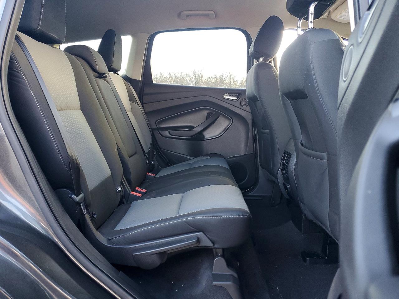 2017 FORD ESCAPE SE photo 31