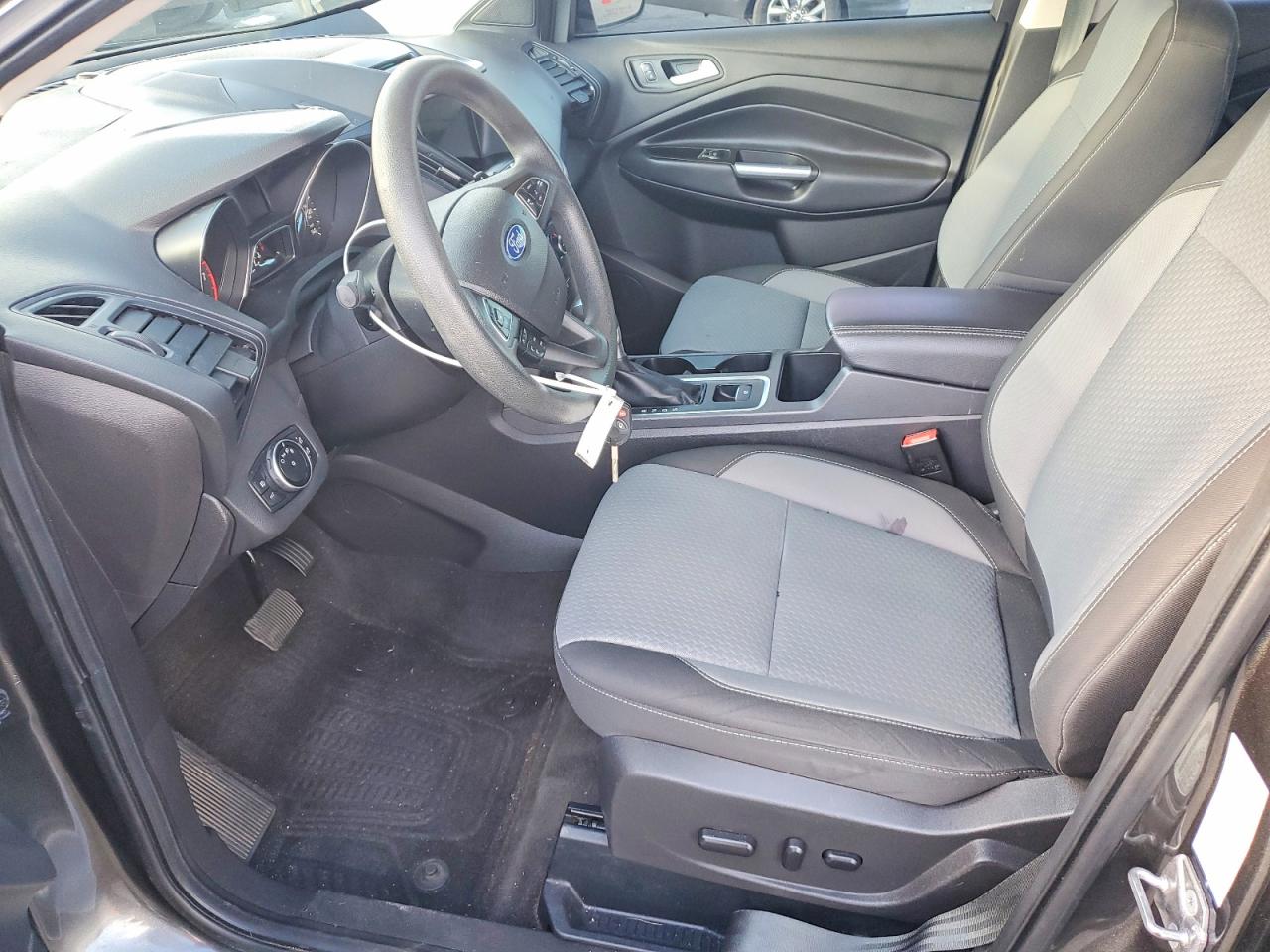 2017 FORD ESCAPE SE photo 19