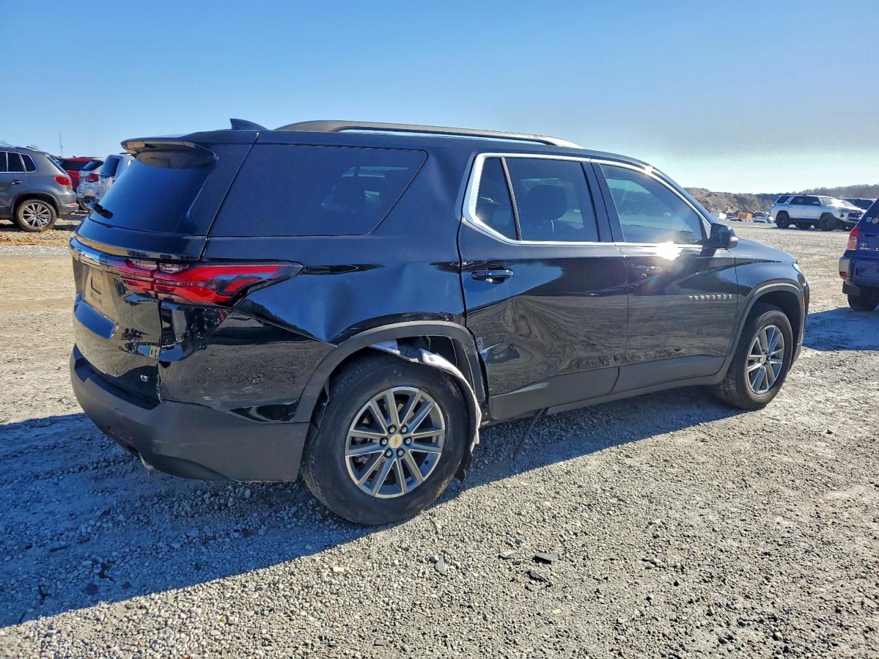 2023 CHEVROLET TRAVERSE LT photo 3