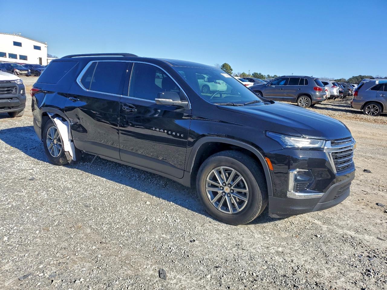 2023 CHEVROLET TRAVERSE LT photo 4