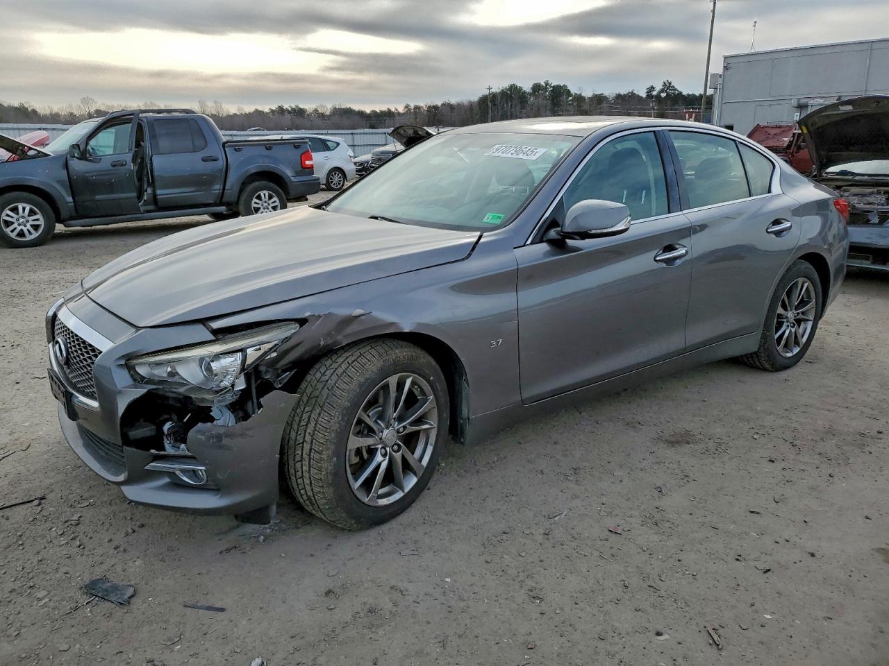 2015 INFINITI Q50