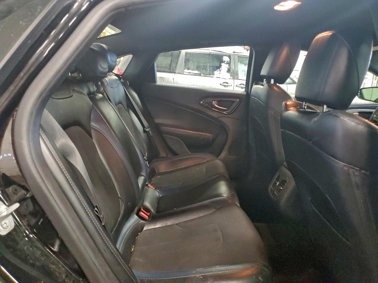 2015 CHRYSLER 200 S photo 10