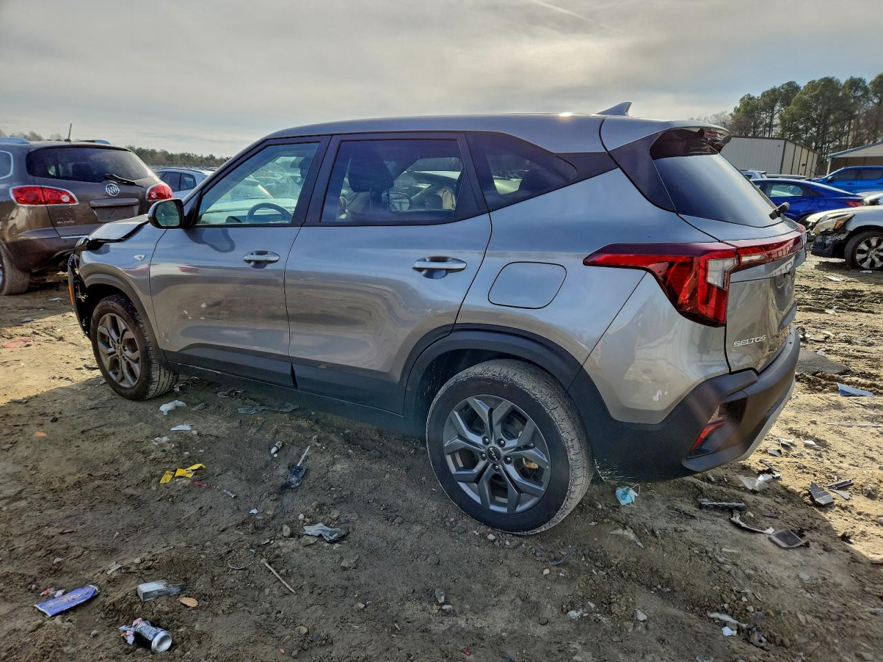 2025 KIA SELTOS LX photo 2