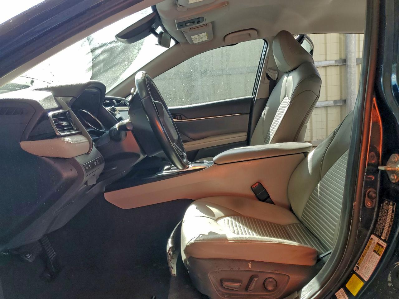 2019 TOYOTA CAMRY L photo 13