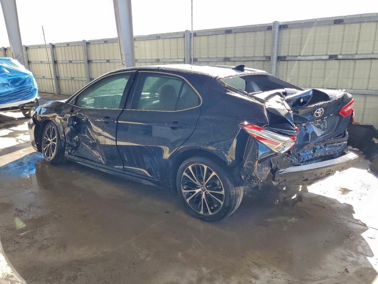 2019 TOYOTA CAMRY L photo 3