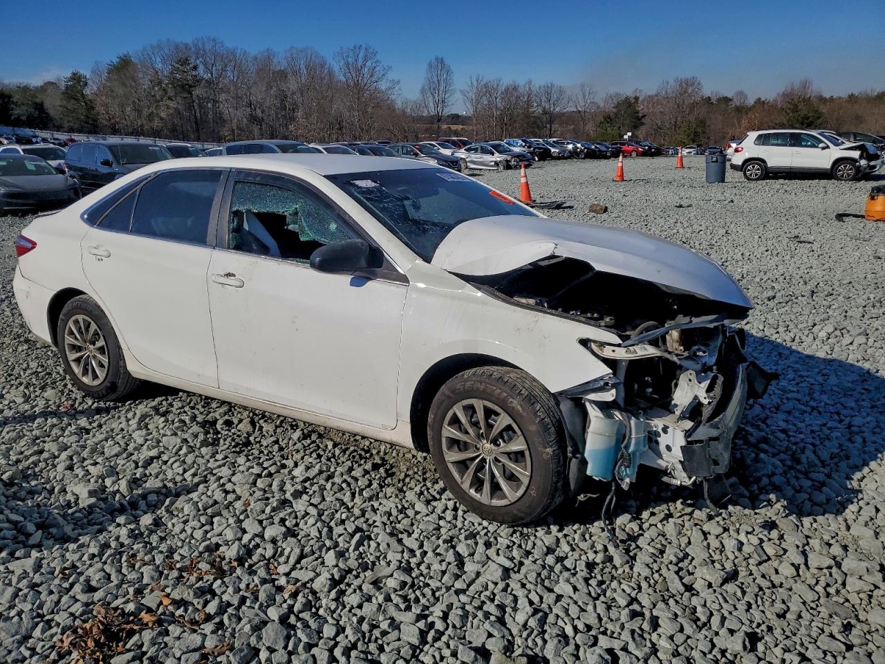 2015 TOYOTA CAMRY LE photo 4