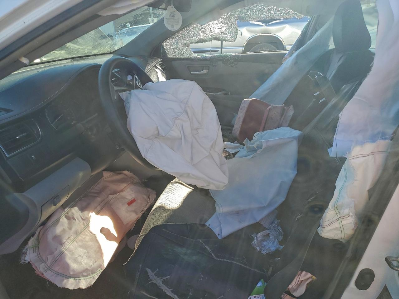 2015 TOYOTA CAMRY LE photo 7