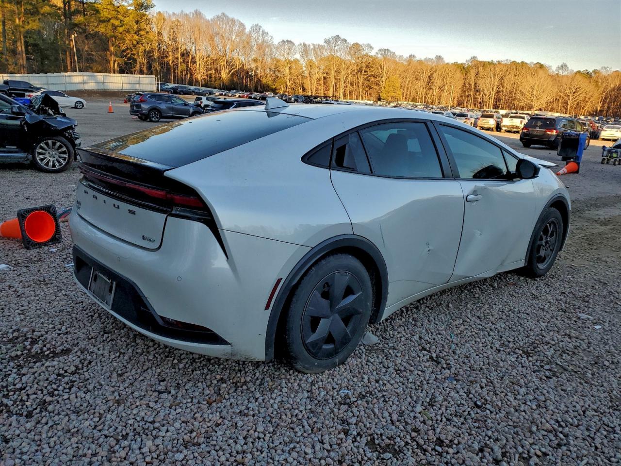 2024 TOYOTA PRIUS LE photo 5