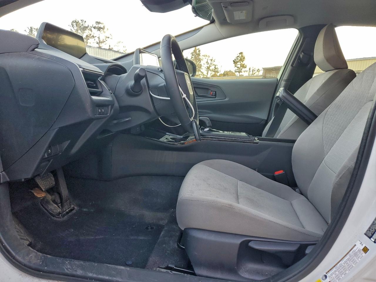 2024 TOYOTA PRIUS LE photo 13