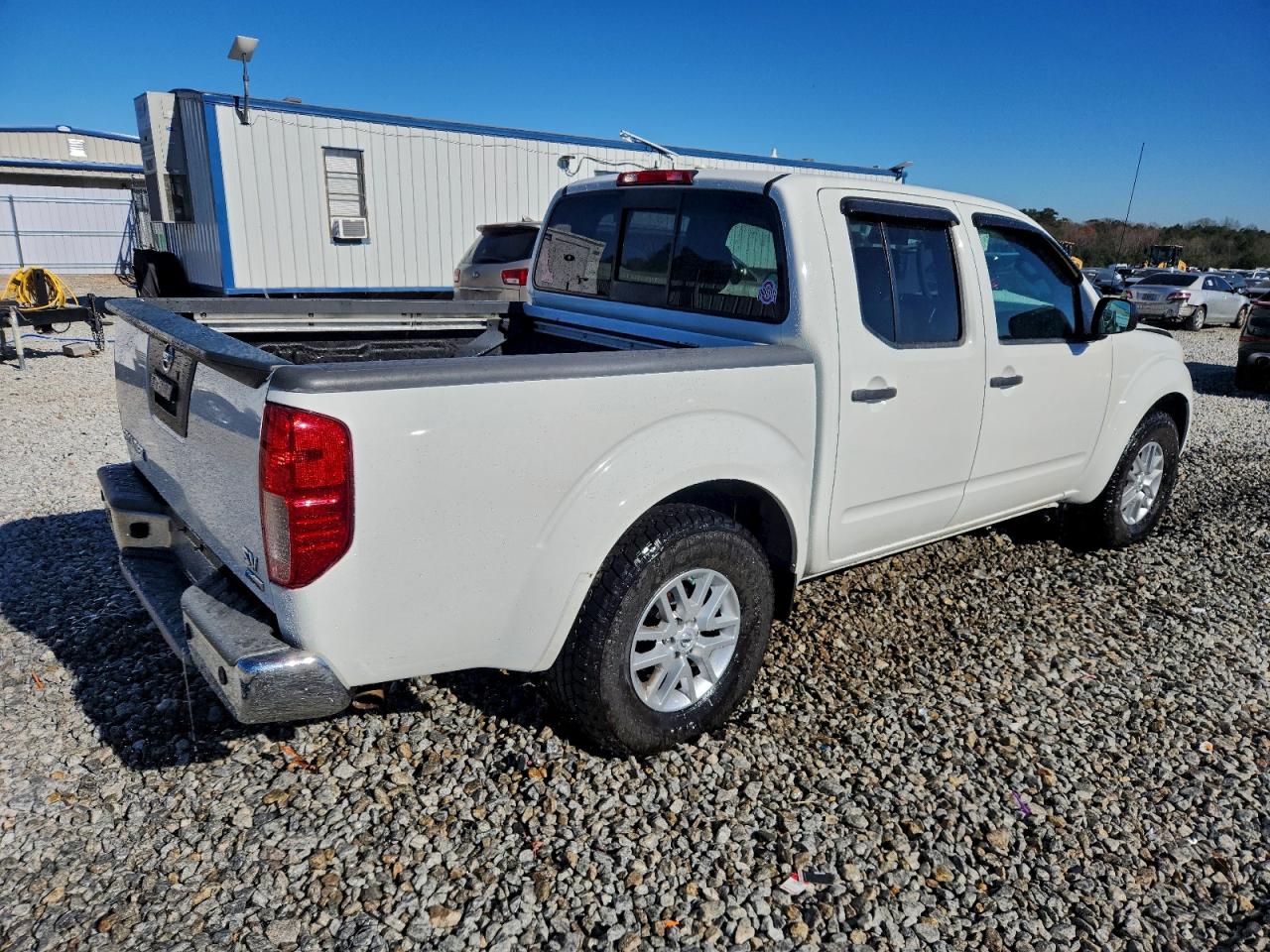 2017 NISSAN FRONTIER S photo 3