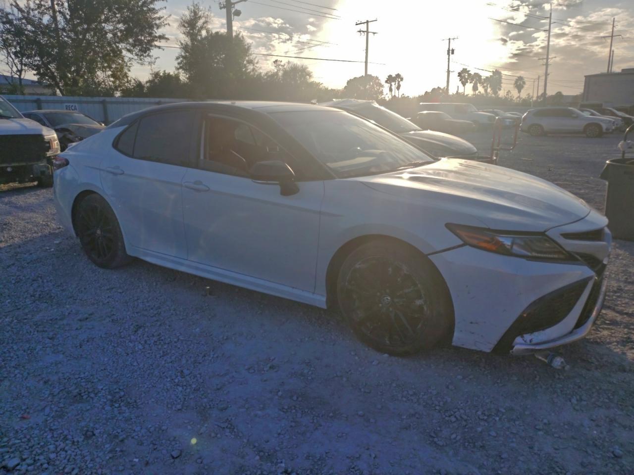 2021 TOYOTA CAMRY XSE photo 4