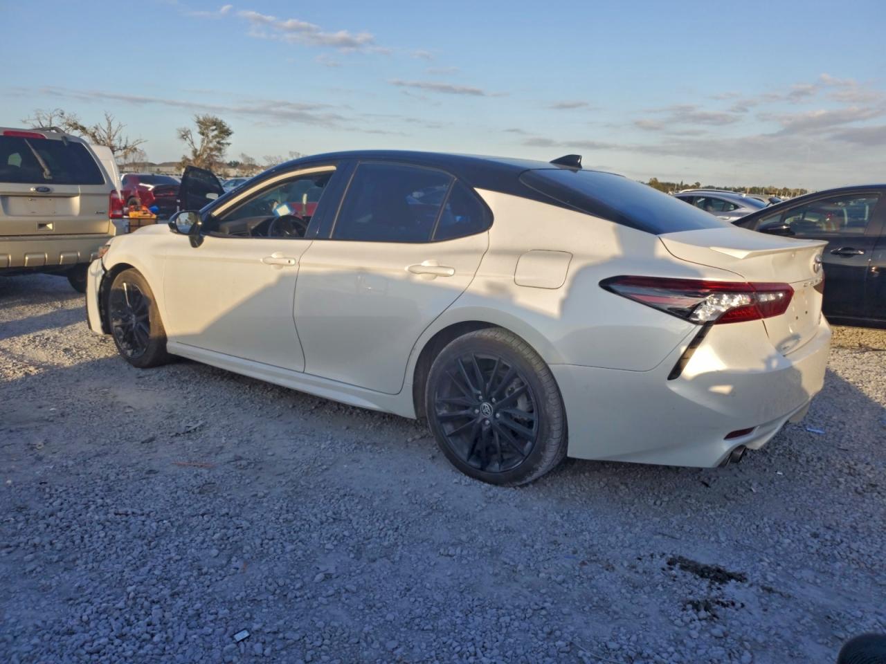 2021 TOYOTA CAMRY XSE photo 2