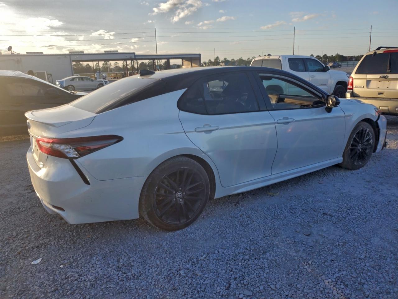 2021 TOYOTA CAMRY XSE photo 3