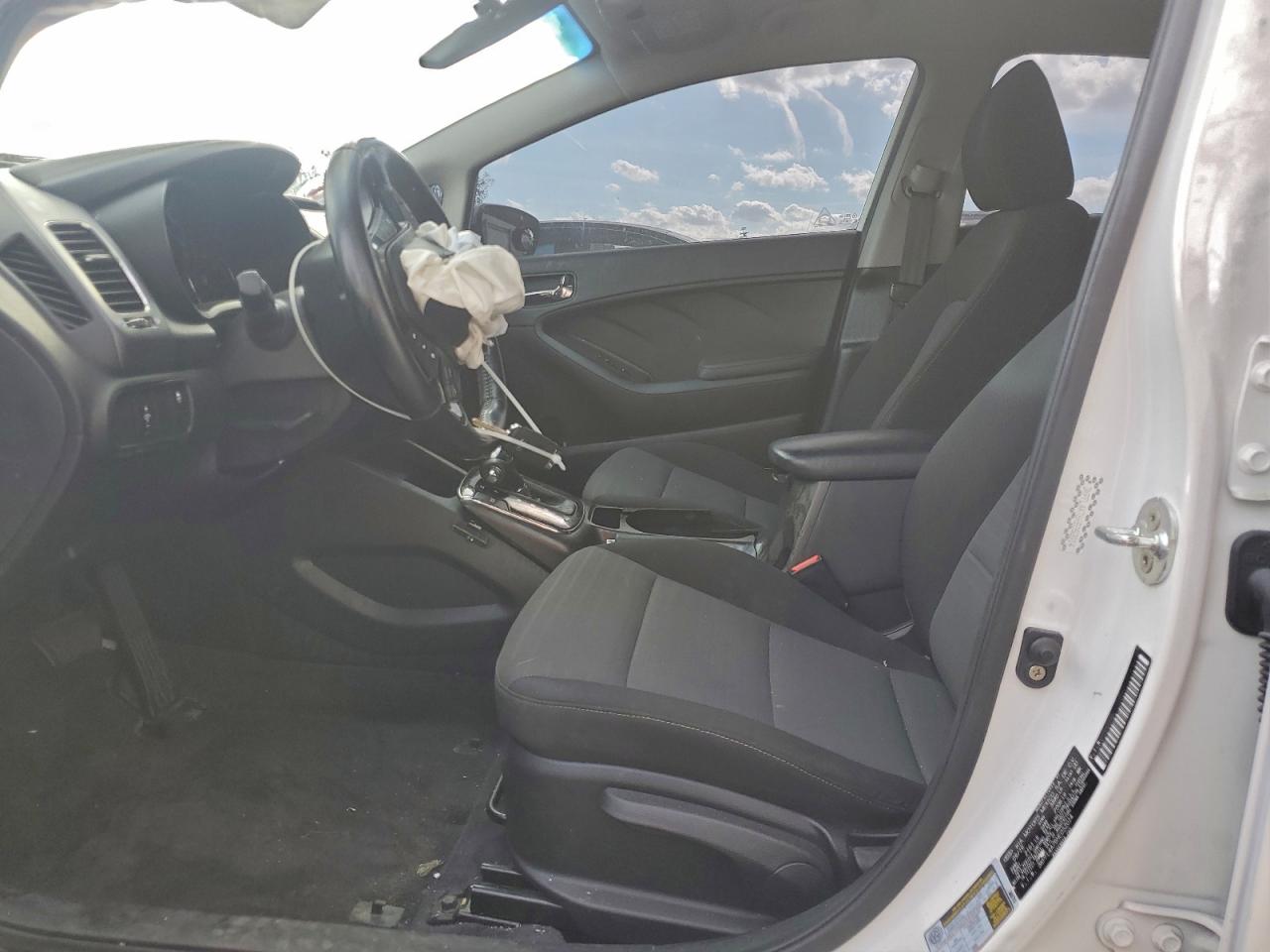 2017 KIA FORTE S photo 19