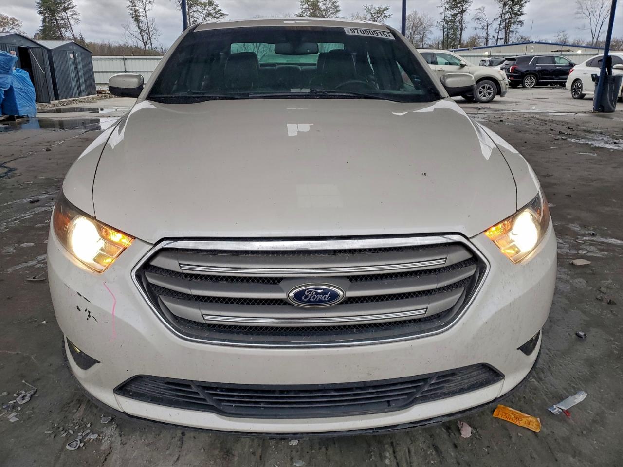 2015 FORD TAURUS SEL photo 9