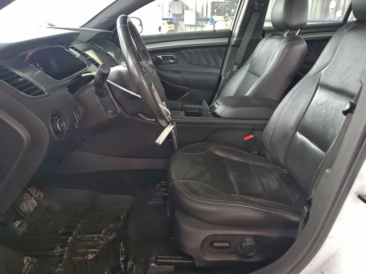 2015 FORD TAURUS SEL photo 13