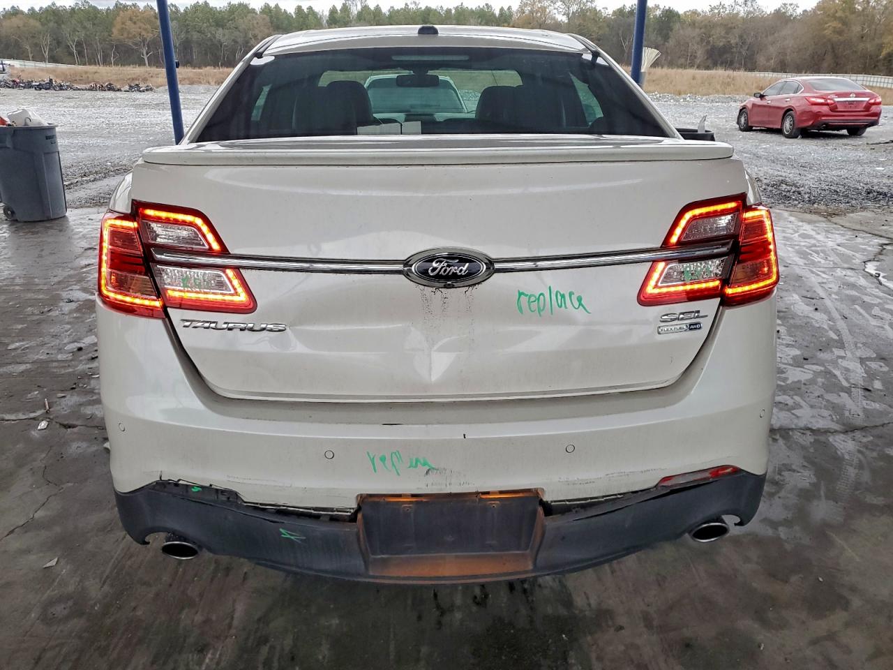 2015 FORD TAURUS SEL photo 11