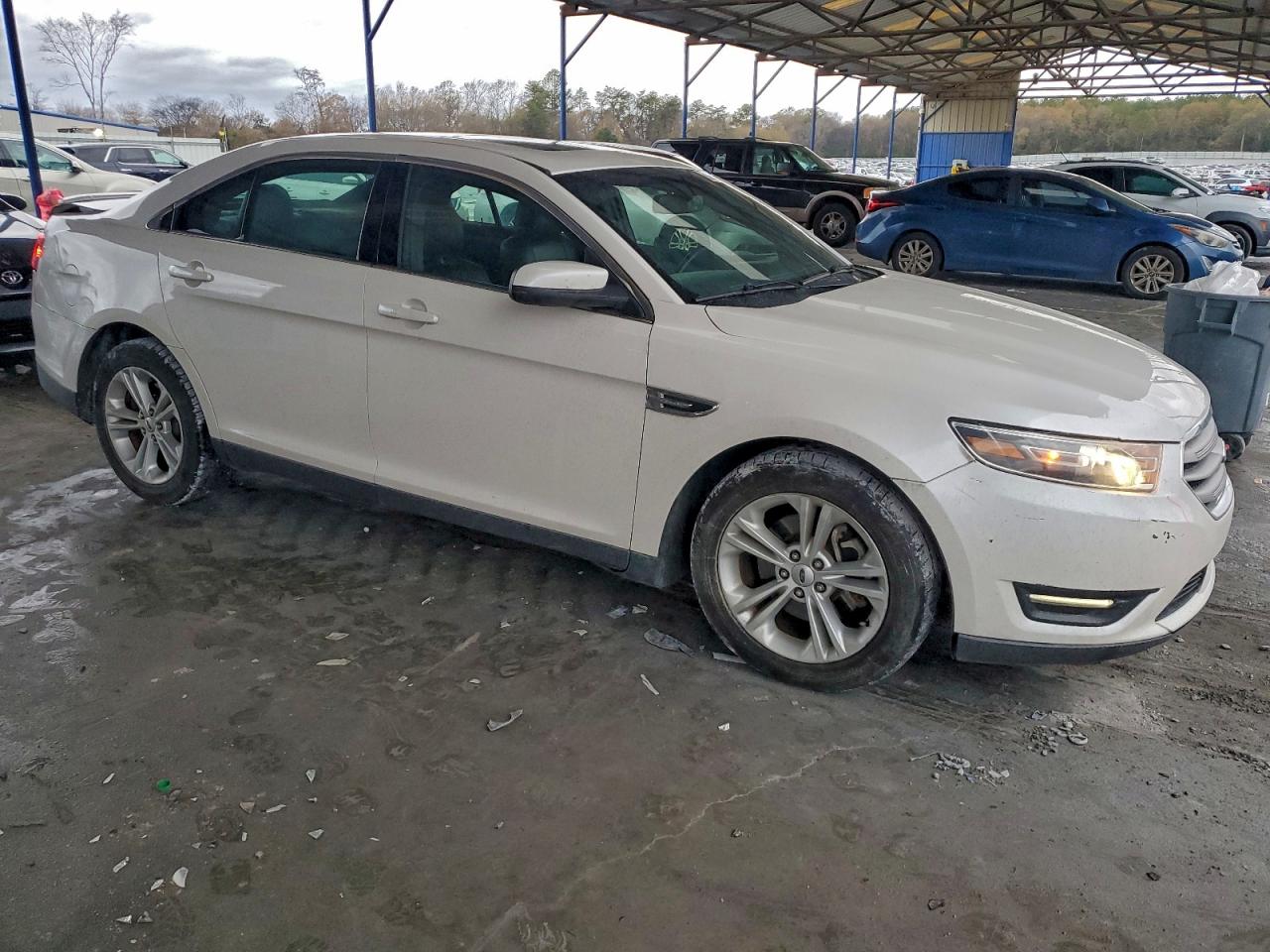 2015 FORD TAURUS SEL photo 7
