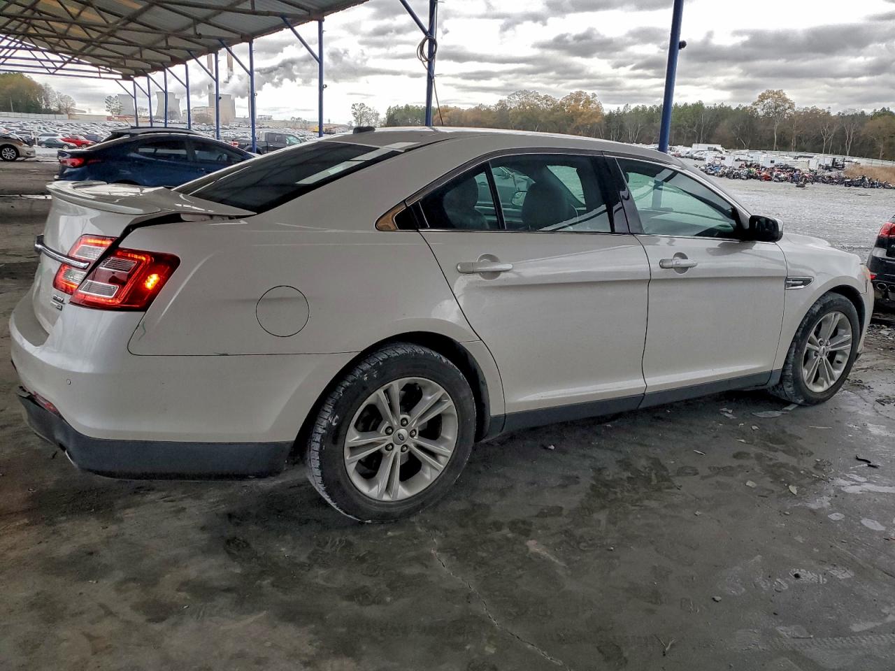 2015 FORD TAURUS SEL photo 5