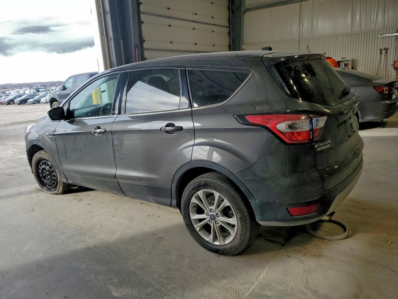 2017 FORD ESCAPE SE photo 2