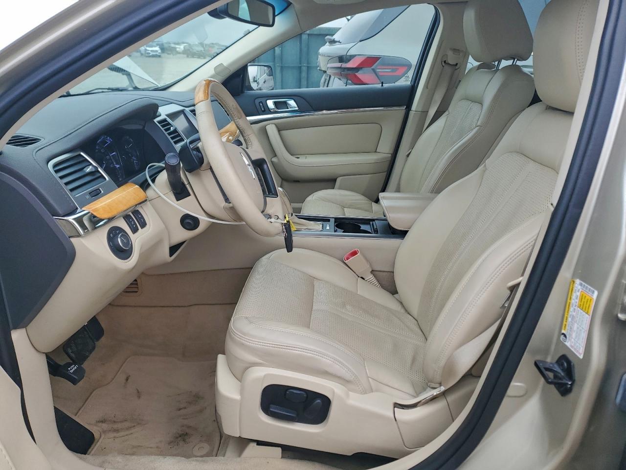 2011 LINCOLN MKS photo 13