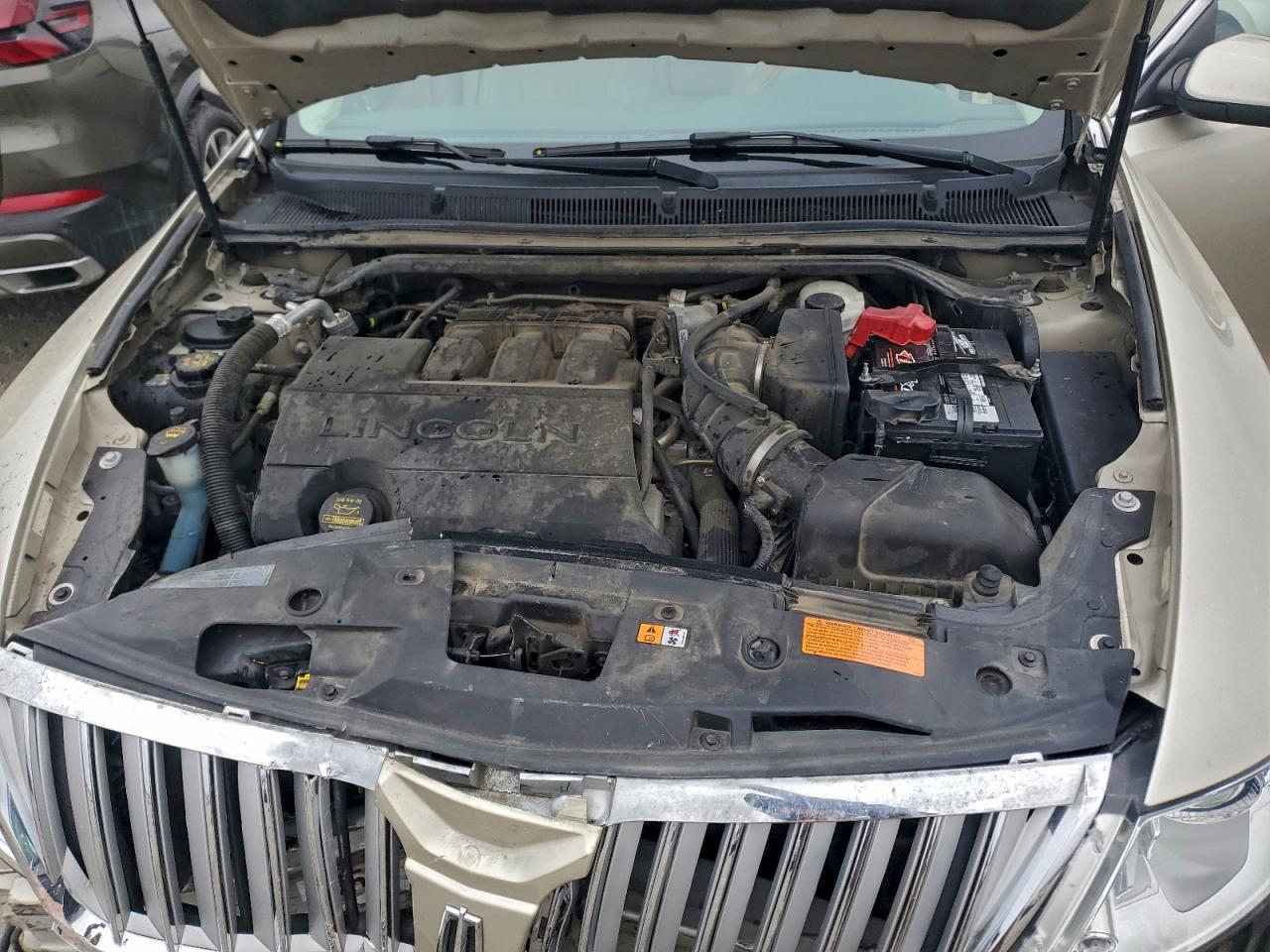 2011 LINCOLN MKS photo 21