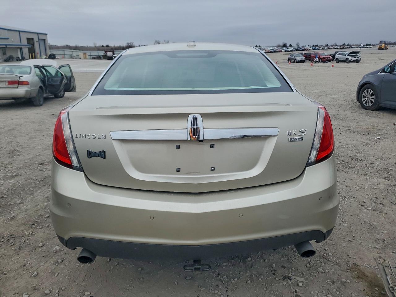 2011 LINCOLN MKS photo 11