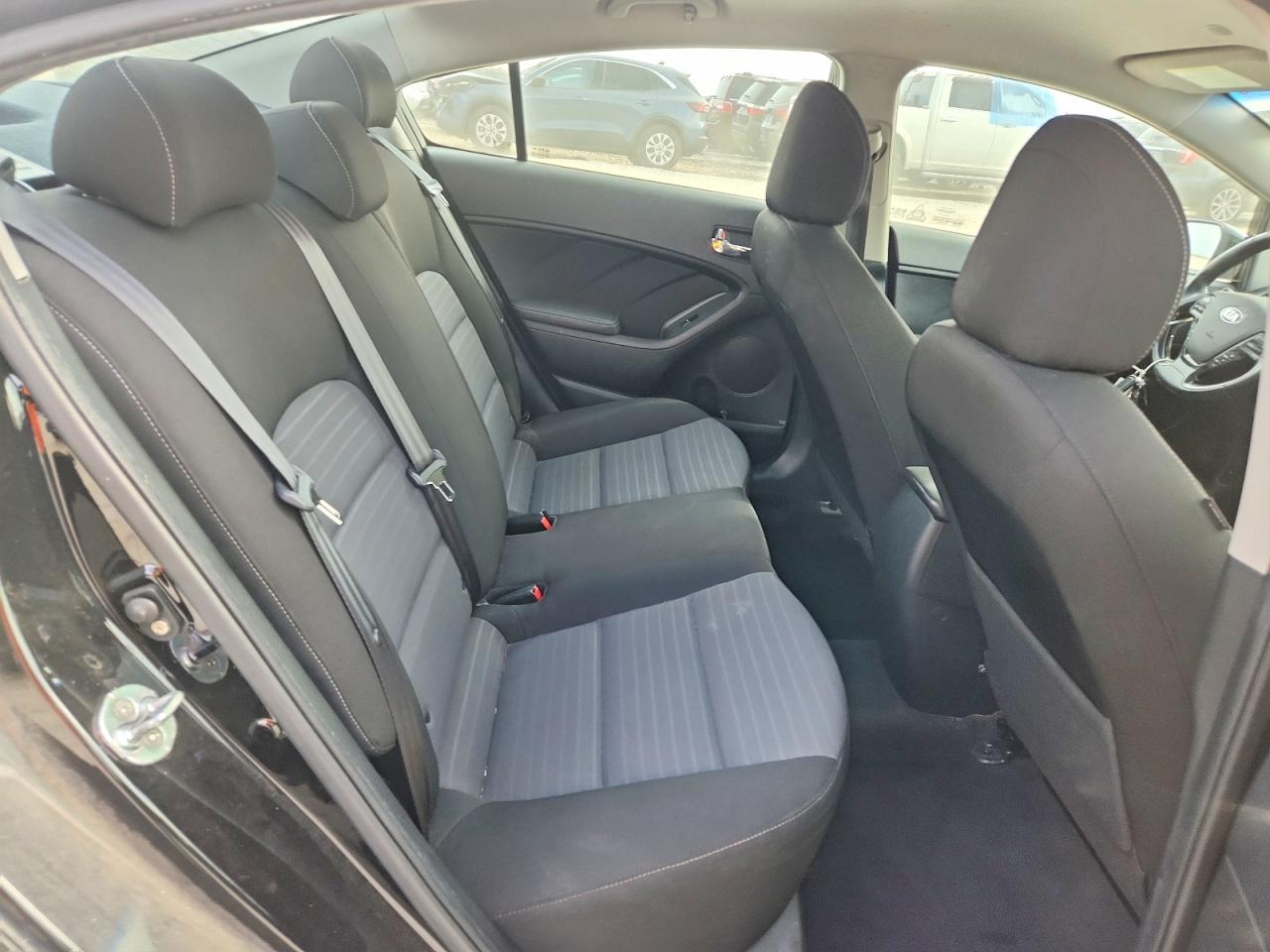 2017 KIA FORTE LX photo 10