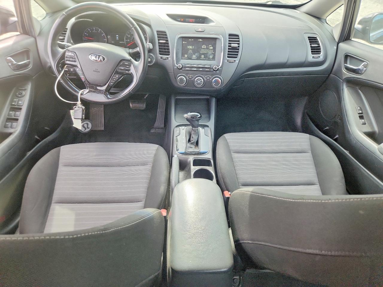 2017 KIA FORTE LX photo 8