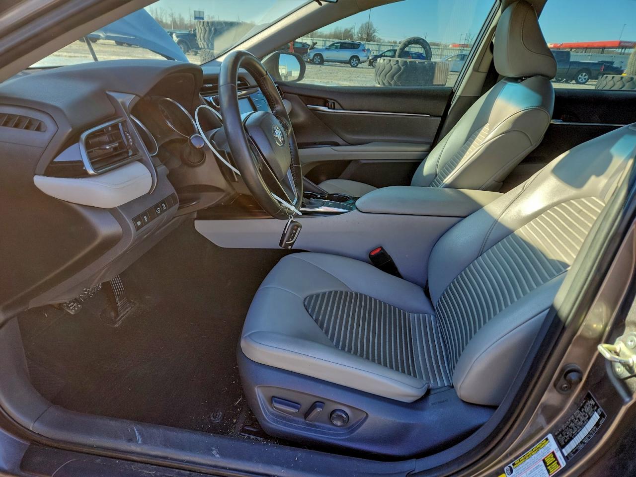 2020 TOYOTA CAMRY SE photo 19