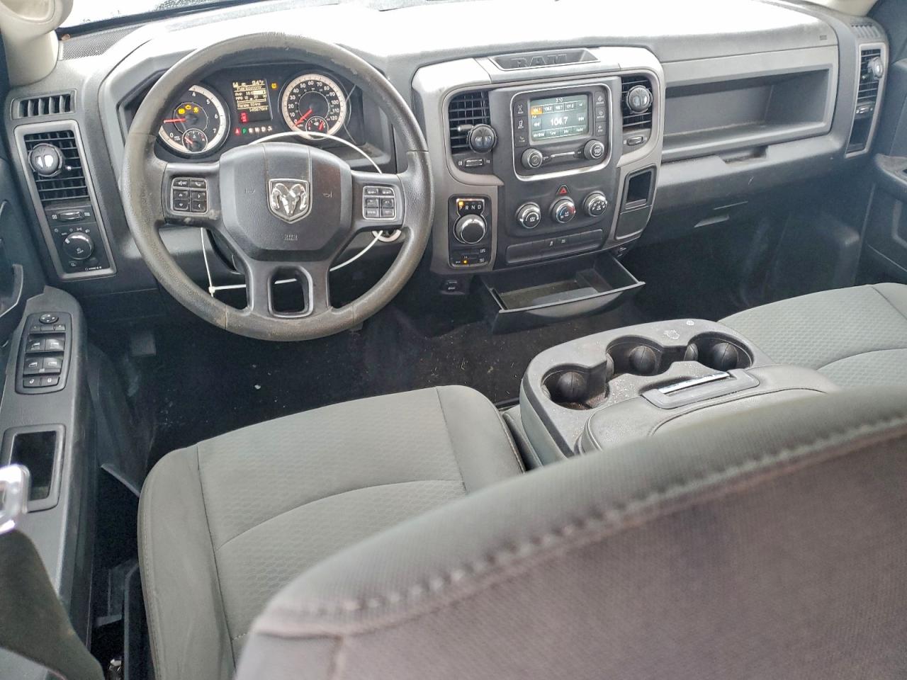 2016 RAM 1500 ST photo 8