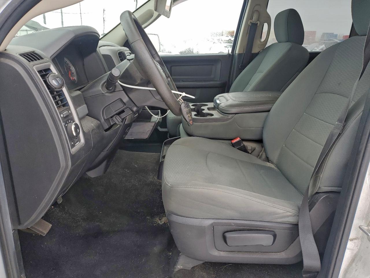 2016 RAM 1500 ST photo 7