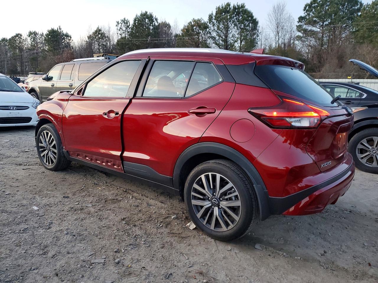 2023 NISSAN KICKS SV photo 4