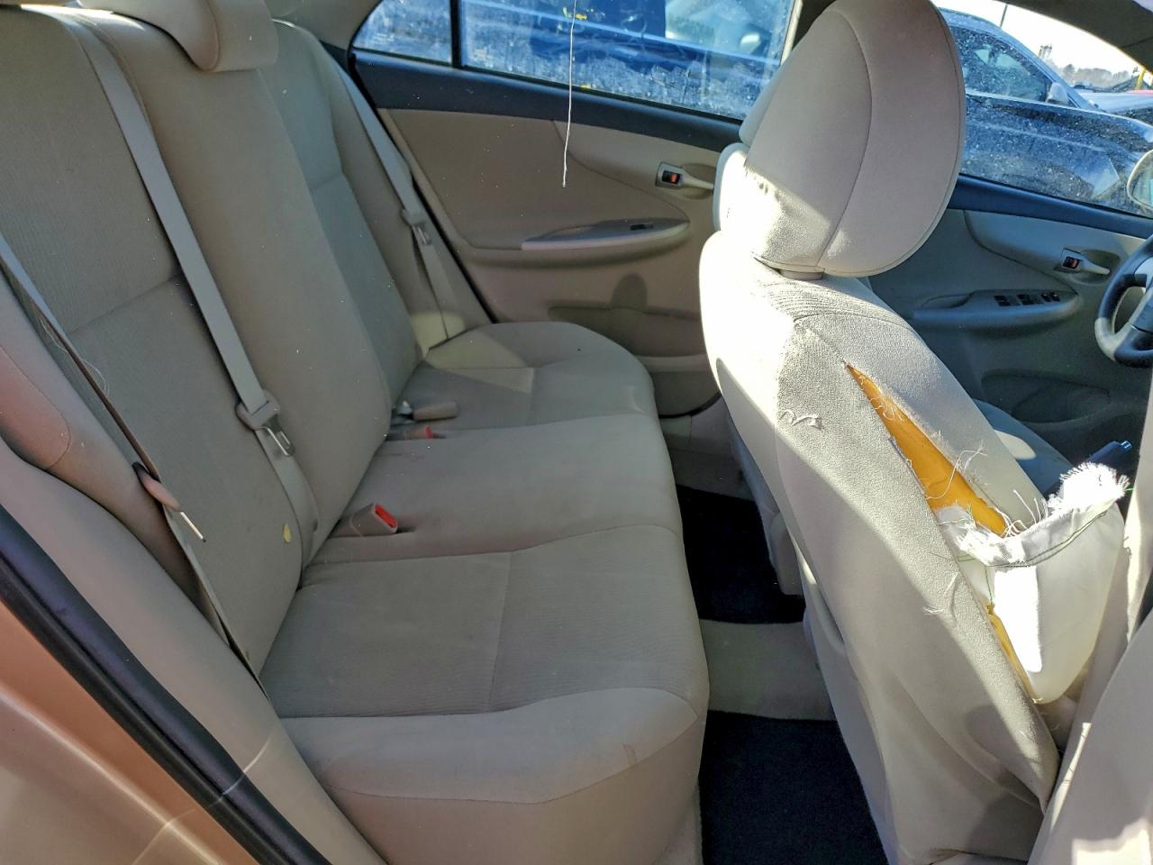 2011 TOYOTA COROLLA BASE photo 19