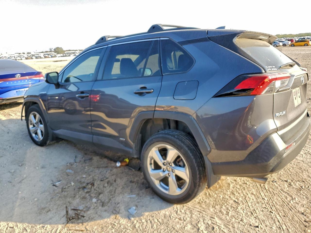 2021 TOYOTA RAV4 XLE PREMIUM photo 4