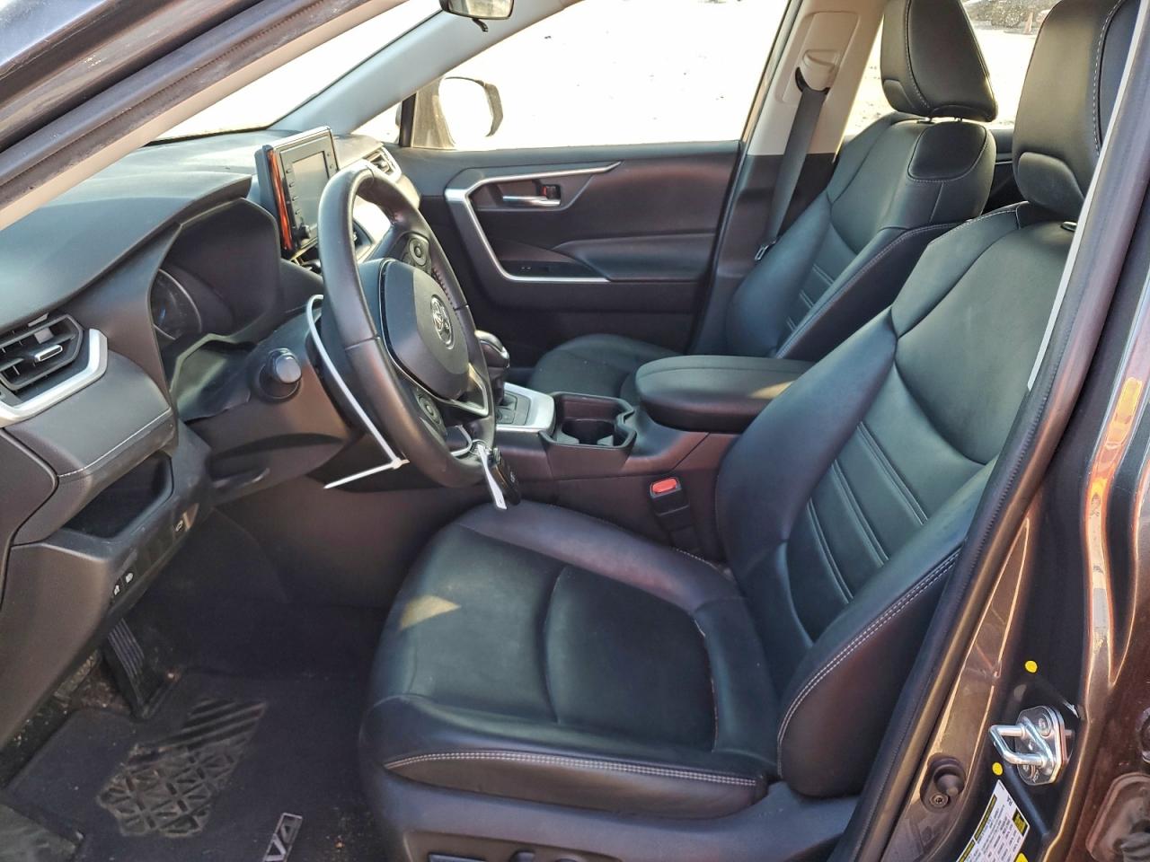2021 TOYOTA RAV4 XLE PREMIUM photo 19