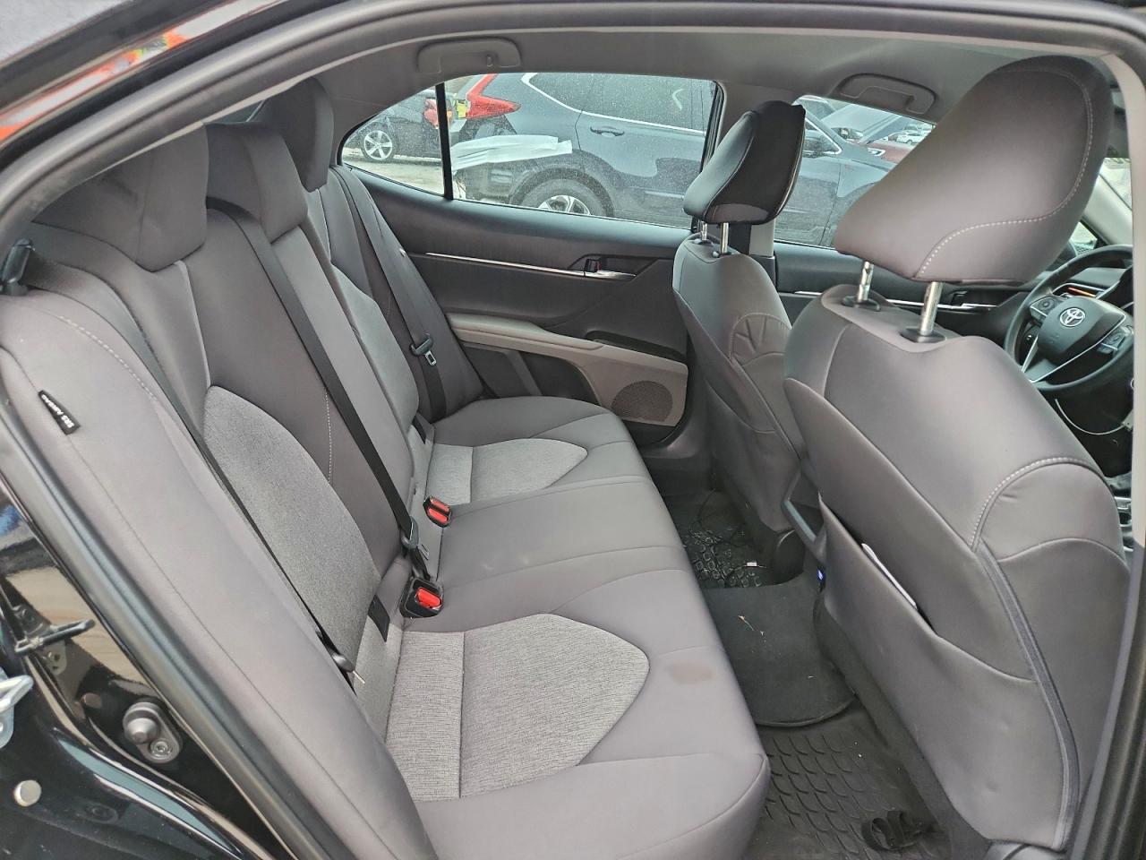 2022 TOYOTA CAMRY LE photo 10