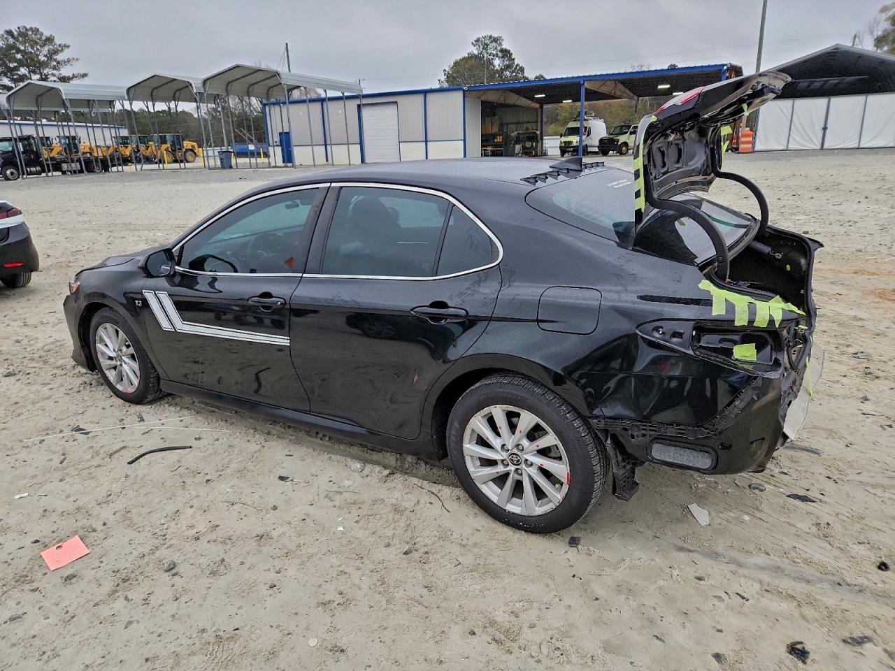 2022 TOYOTA CAMRY LE photo 2