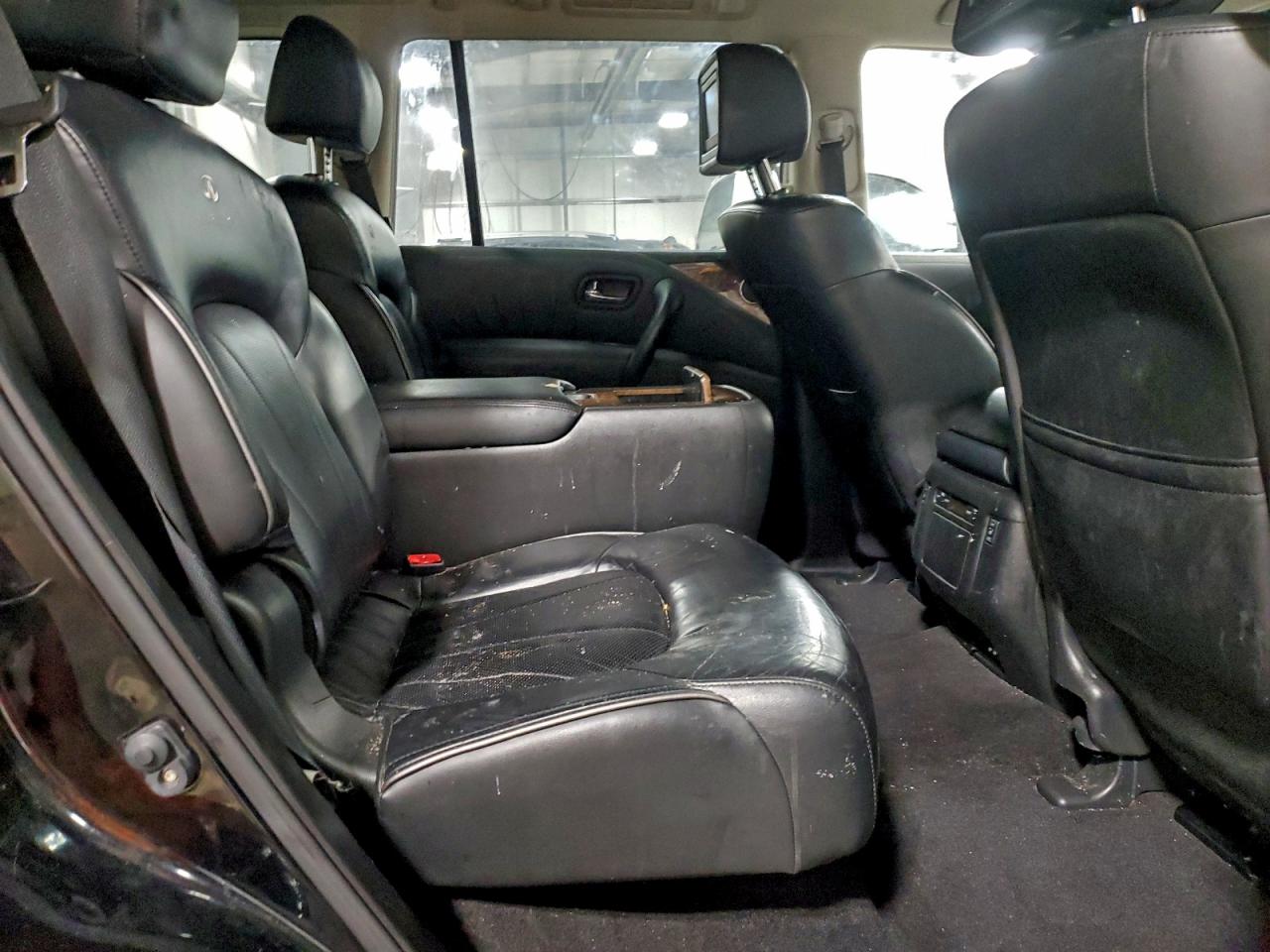 2011 INFINITI QX56 photo 21