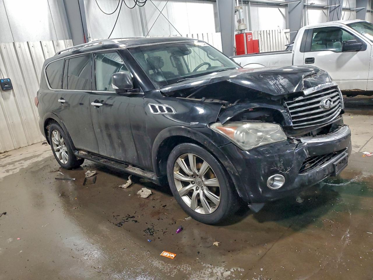 2011 INFINITI QX56 photo 7