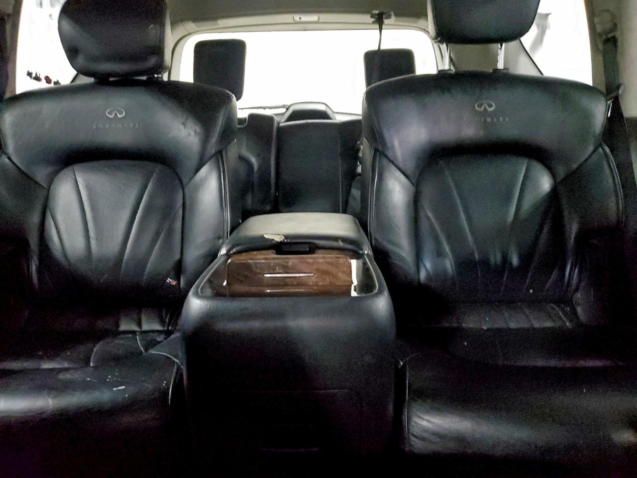 2011 INFINITI QX56 photo 19