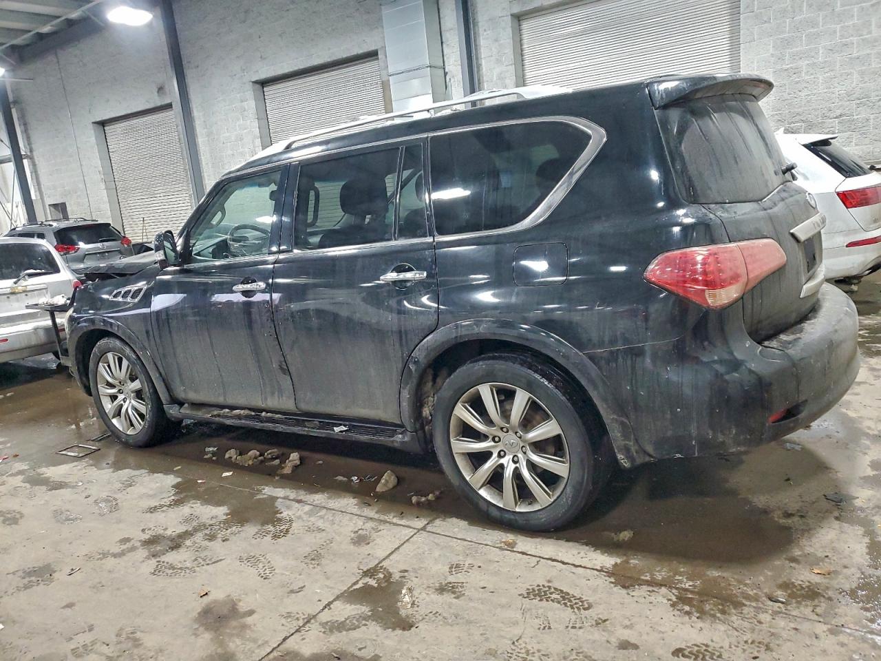 2011 INFINITI QX56 photo 3