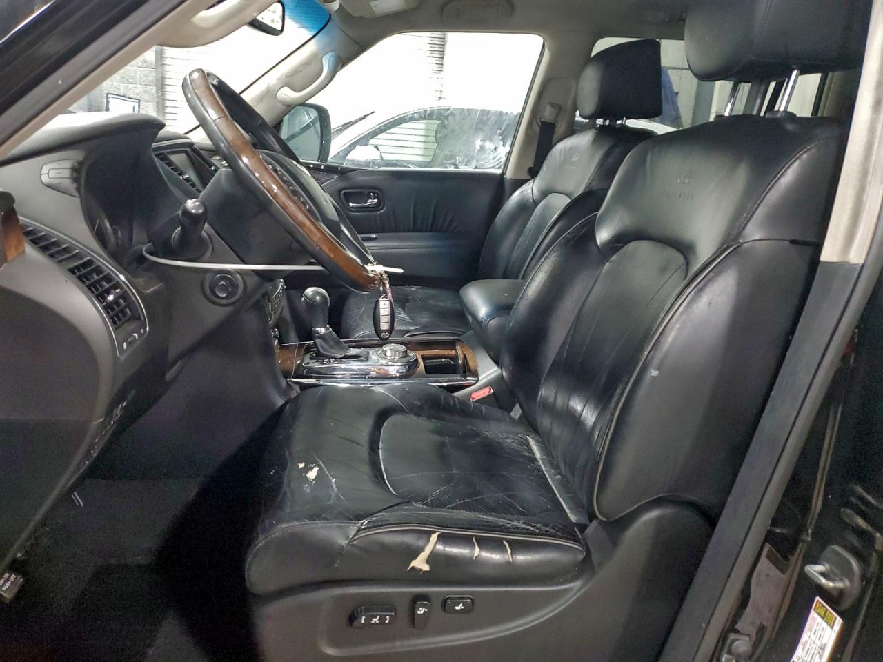 2011 INFINITI QX56 photo 13