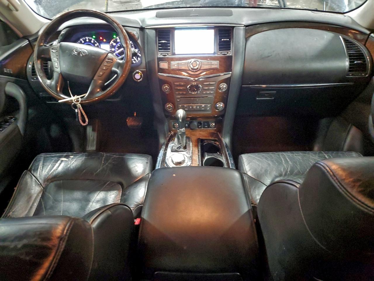 2011 INFINITI QX56 photo 15