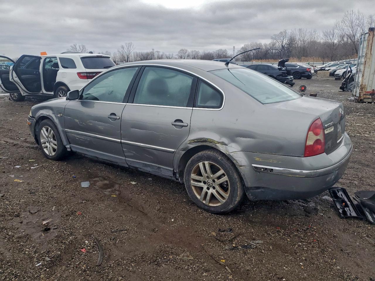 2002 VOLKSWAGEN PASSAT GLS photo 3
